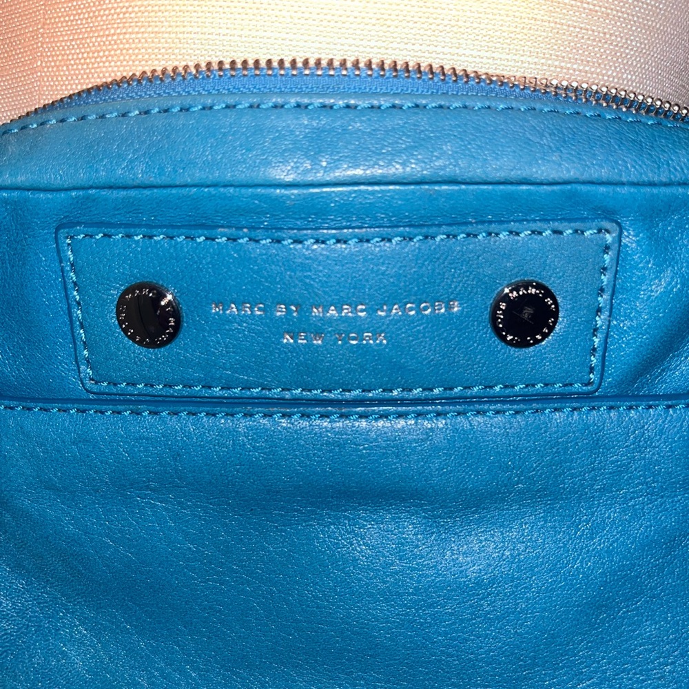 Marc by Marc Jacob’s - Leather Turquoise Crossbody - Picture 3 of 10